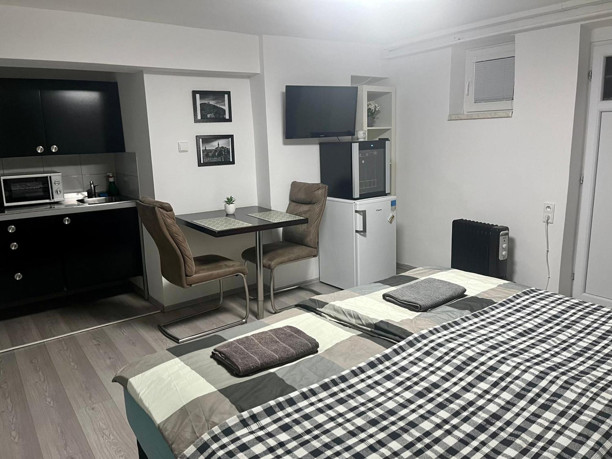 Apartmanek Patricie Room With Kitchenette Suitable For 2 Adults And 2 Children Mikulov Exterior foto